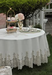 مفرش طاولة دائري 220سم بتصميم Royal من Daimon Home - أبيض product image